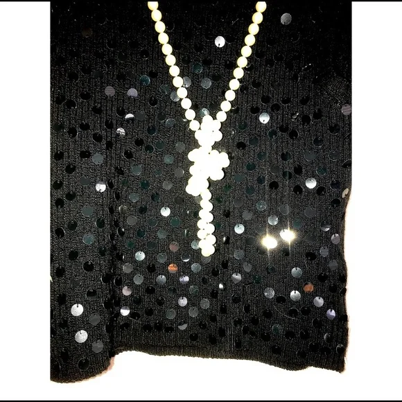 🔥BLACK SEQUINED SLEEVELESS TOP - Picture 6 of 6